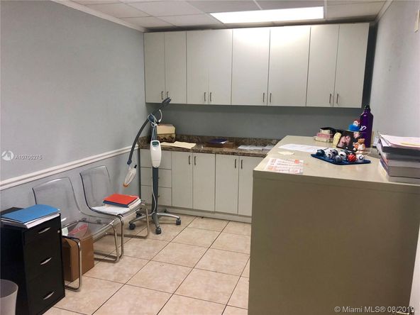 1955 W 68th St, Hialeah, FL 33014
